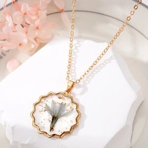 *THOMASINA* Gold x Dried Flower Resin Art Fashion Necklace